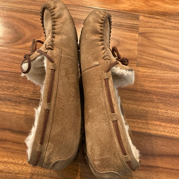 UGG Dakota 5612 Womens Chestnut Suede Sheepskin Slip-On Moccasin Slippers Sz9 - Picture 6 of 14